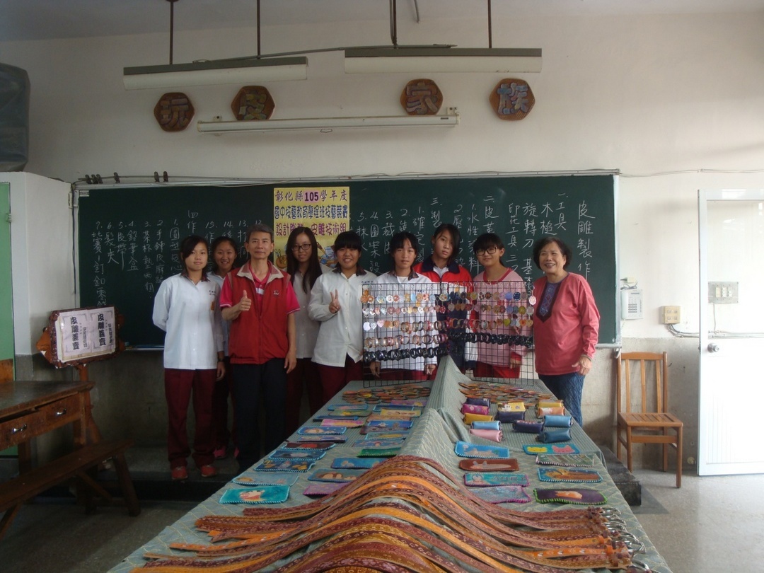 皮雕國寶在花壇